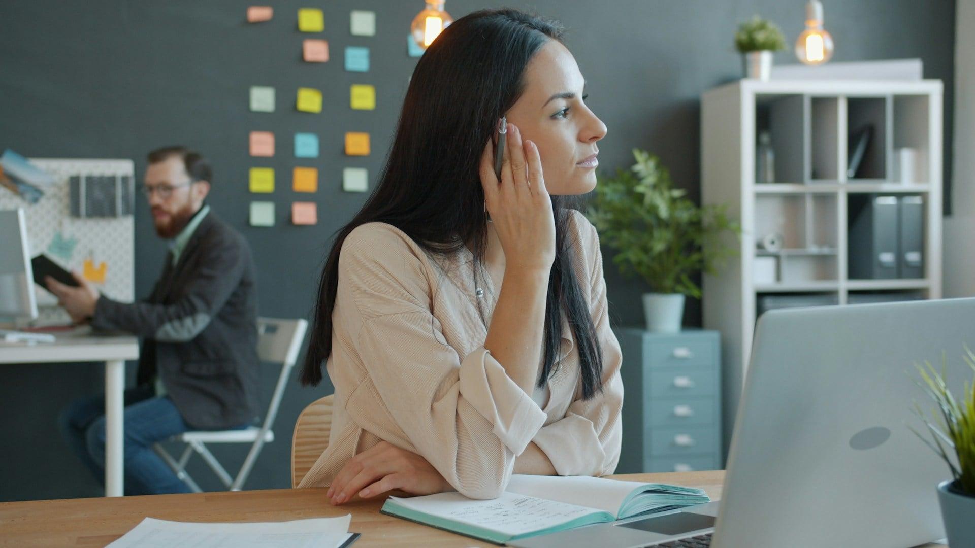 Por qué las mujeres casi siempre dicen que sí en el trabajo (y cómo romper ese patrón de una vez) — Estilo de vida
