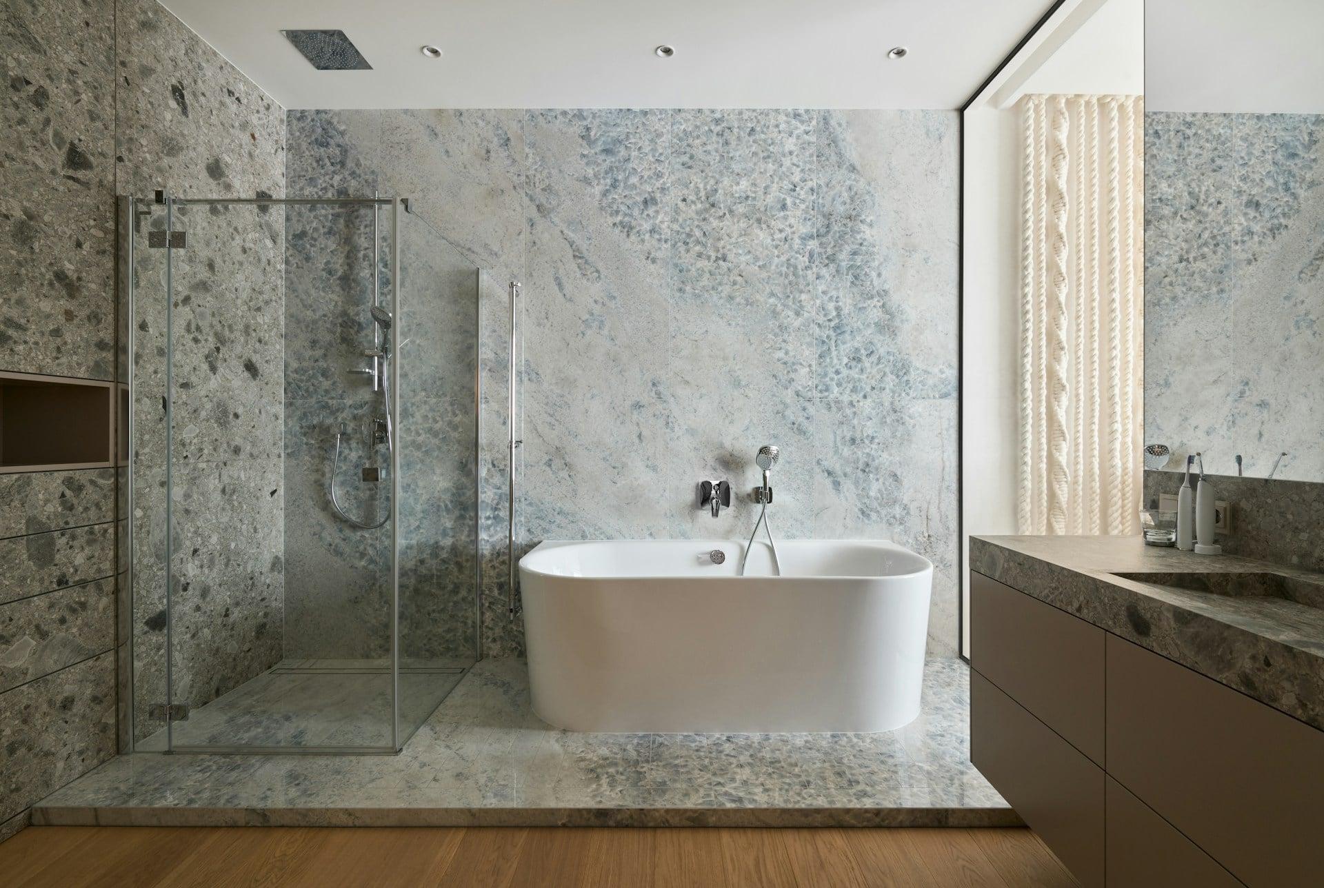 4 interior design secrets that make your bathroom look seriously luxurious — Decor