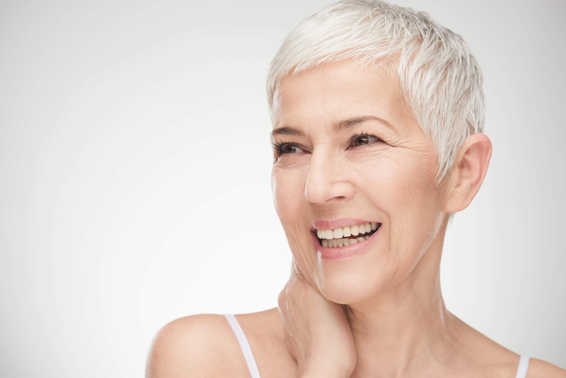 Cortes cortos después de los 50 para cabello fino: los estilos que dan más volumen — Cabello