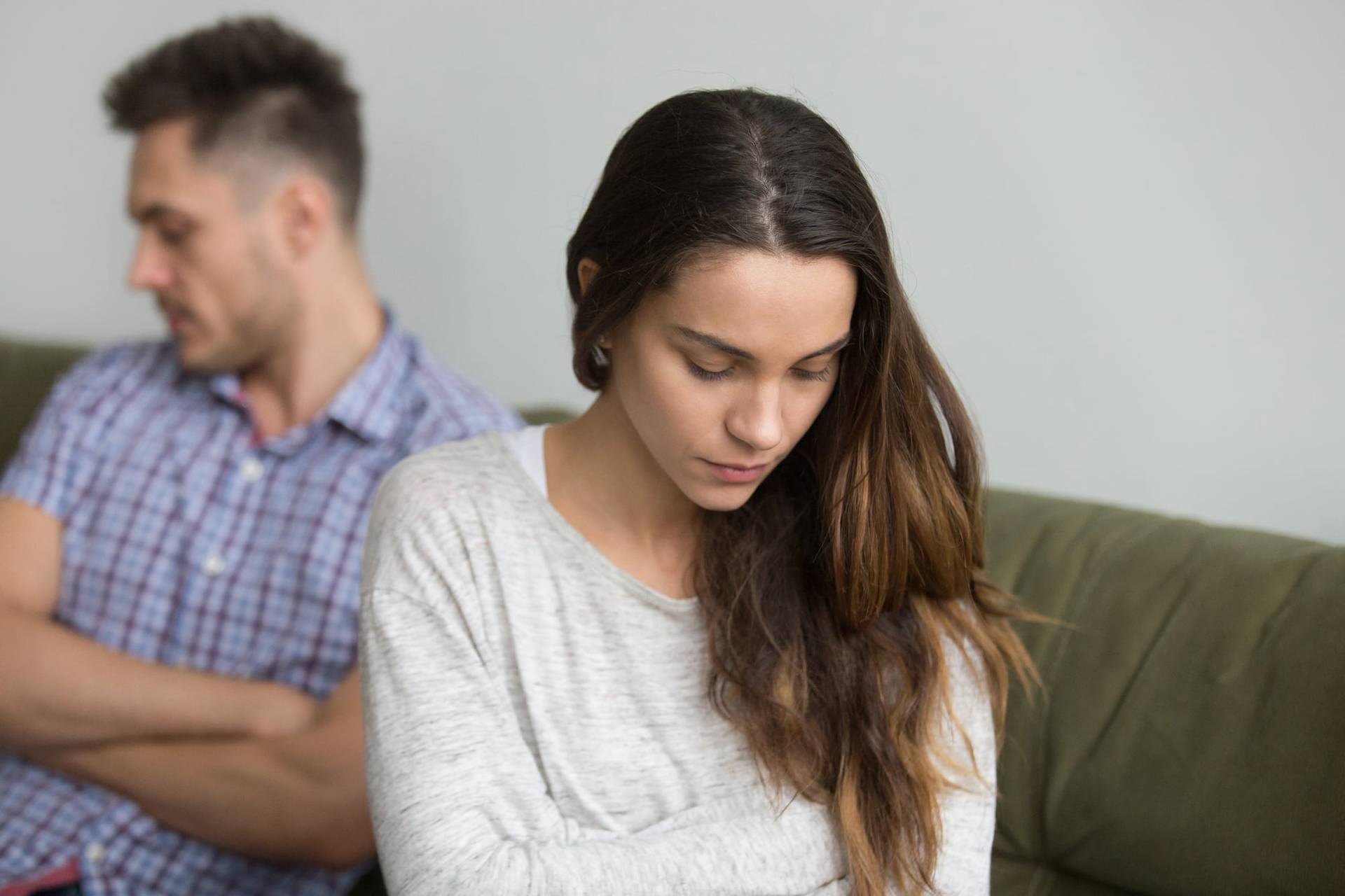 Las 3 fases del resentimiento silencioso: así envenena tu relación cuando dejáis de hablar