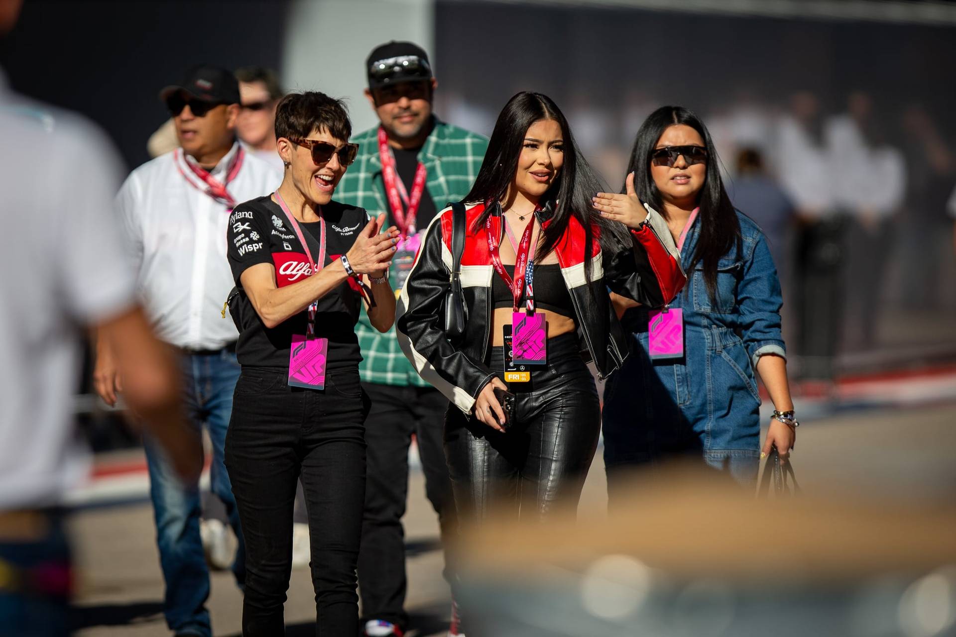 Formel-1-Wochenende: 8 Outfits, in denen du zum Star der Tribüne wirst
