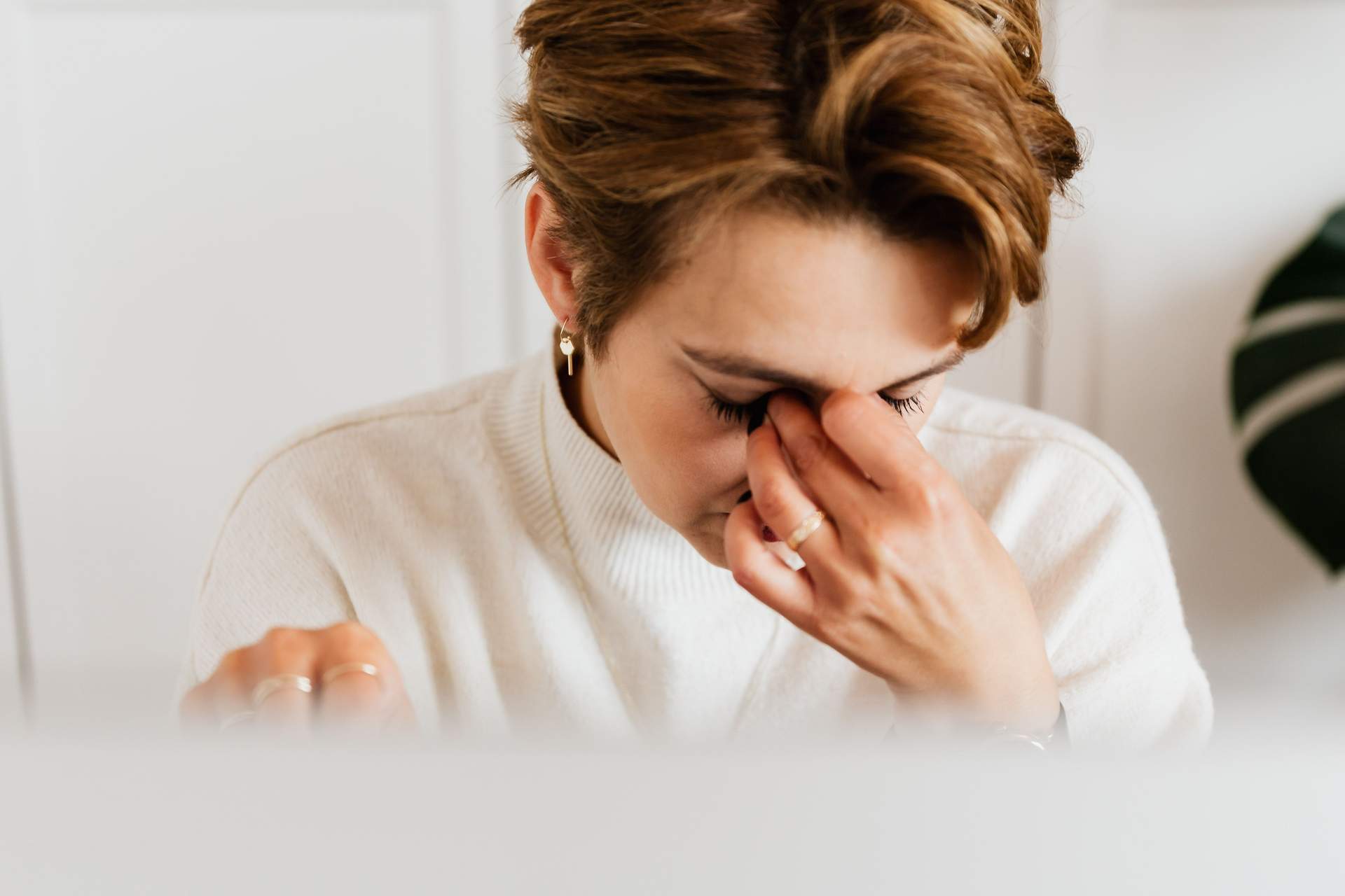 10 leise Zeichen, dass deine Müdigkeit in Wahrheit ein Burnout ist — Lebensstil
