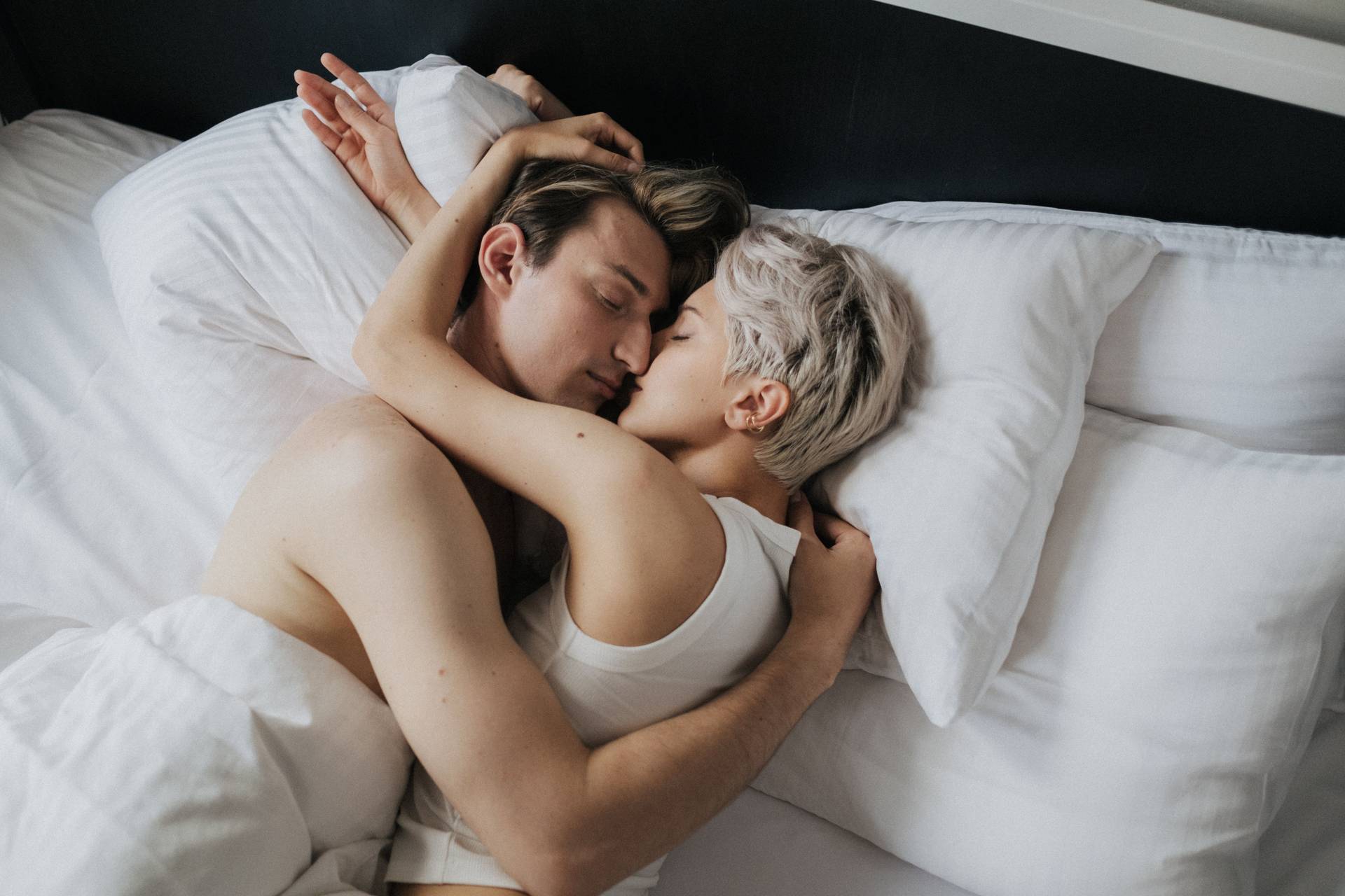 La nuova intimità che calma il sistema nervoso: prova a fare questo con chi ami
