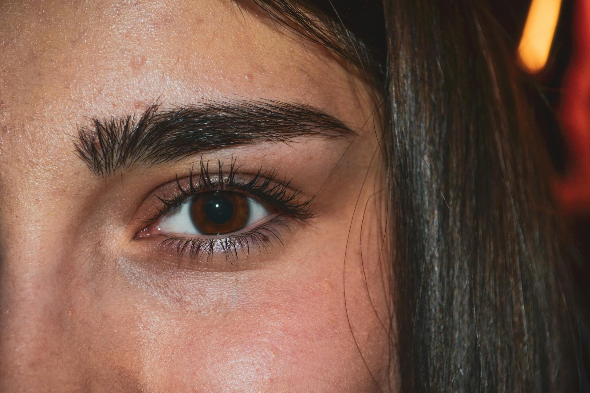 Brow lamination at home: the trick that keeps your brows perfect even in the pool — Face
