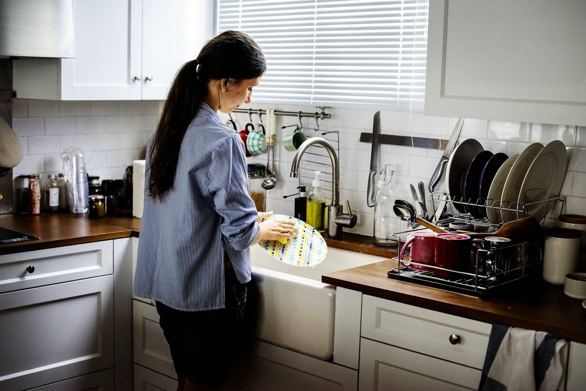 The Christmas Moment That Made Me Break Up: "He Never Once Thought to Help His Mom"