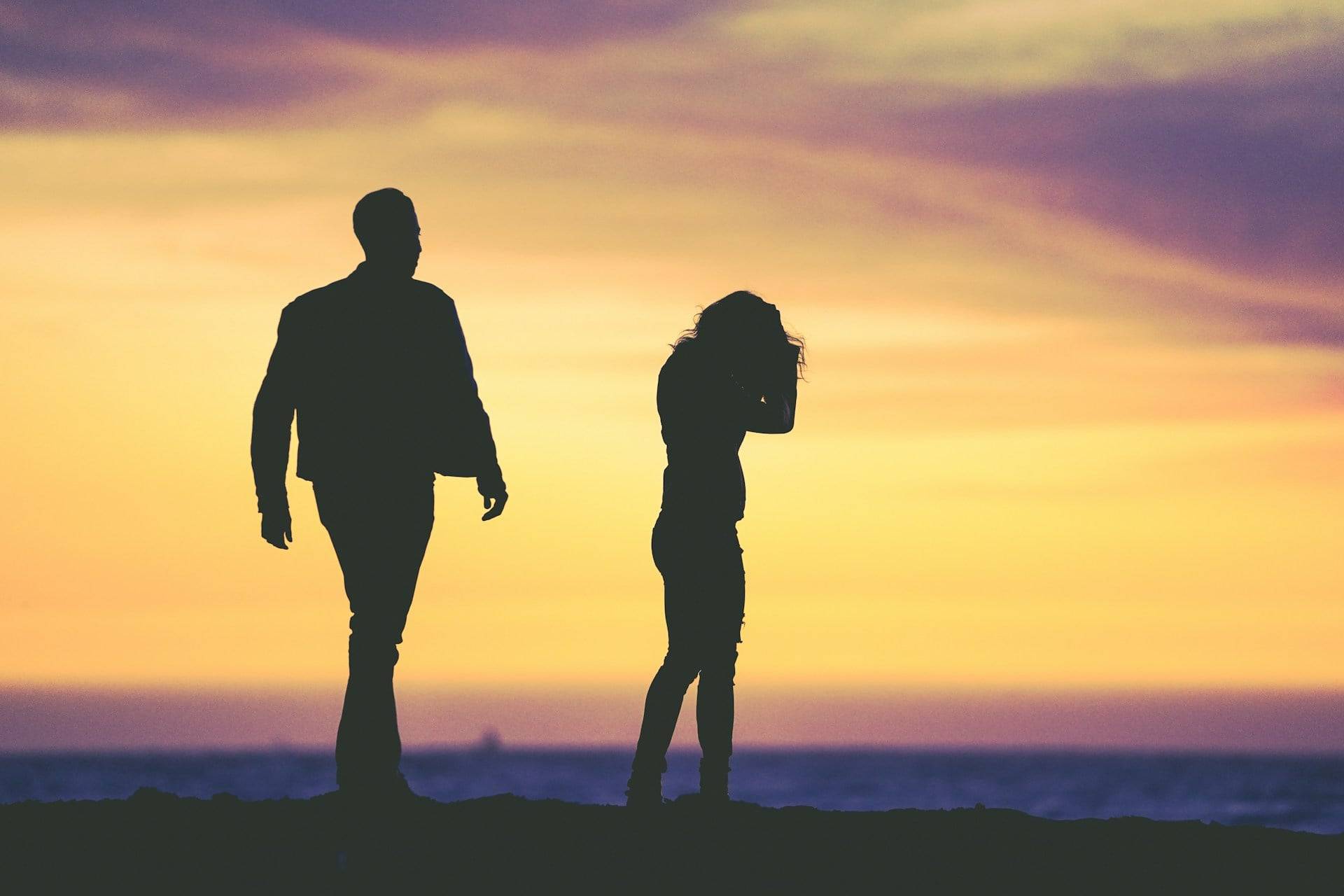 4 Early Signs You're Physically Drifting Apart From Your Partner