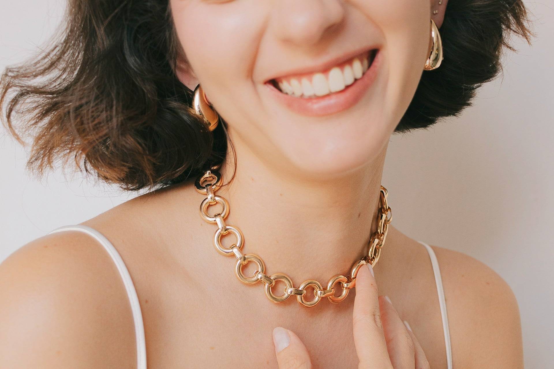 5 necklace trends that instantly upgrade even your most basic outfits