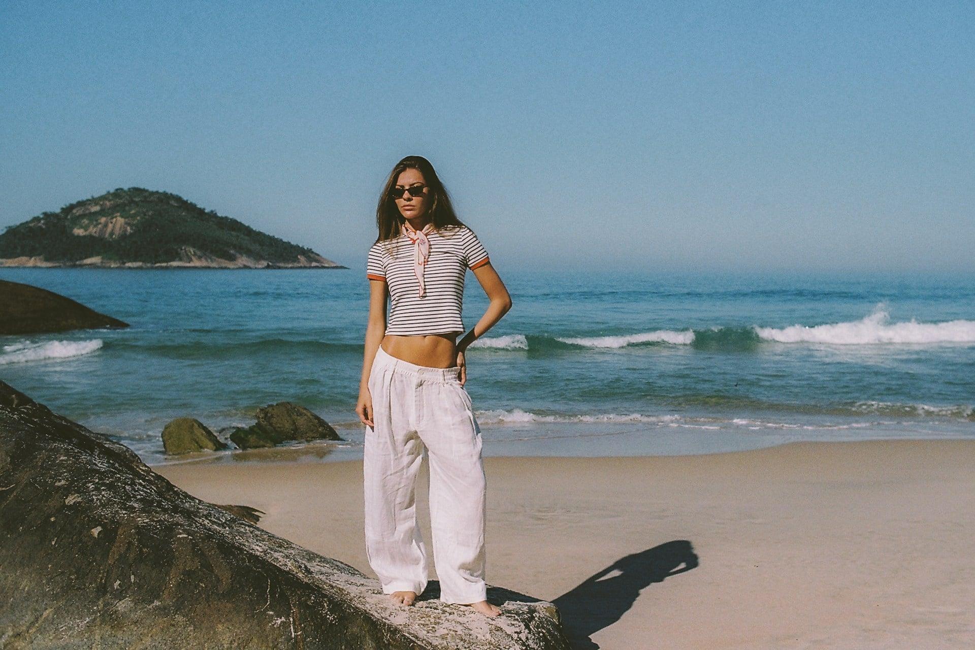 8 Beach-Looks, mit denen du diesen Sommer am Wasser alle Blicke auf dich ziehst — Mode