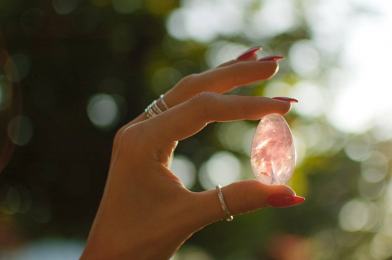 La trampa oculta del cuarzo rosa: no todo el amor que atrae es el que quieres