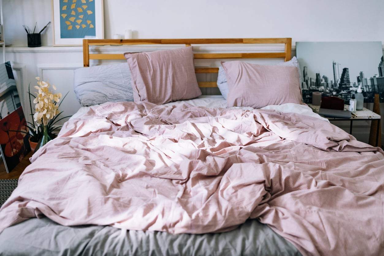 5 things you should never keep in your bedroom if you want love and money to flow — Decor
