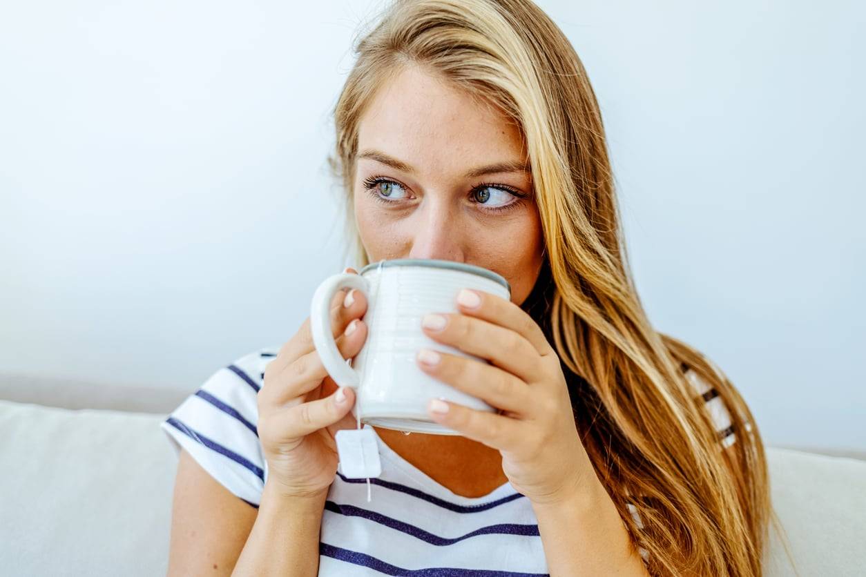 6 bevande della sera che possono aiutarti a tenere sotto controllo il peso