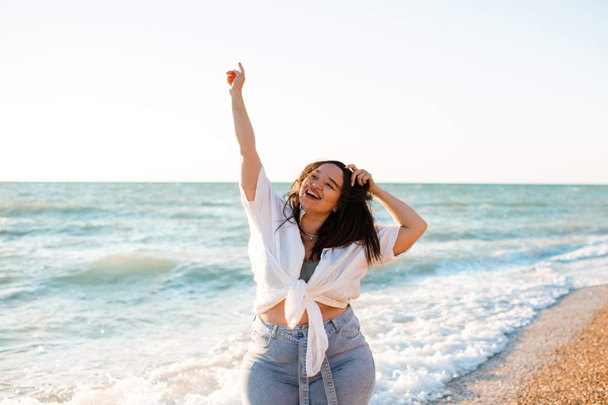 7 outfit estivi perfetti per le curve: comodi, freschi e super chic — Moda