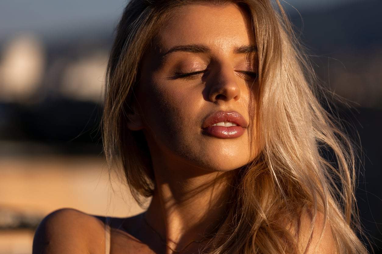 Beach Skin: der Sommer-Trend, der in Minuten sonnengeküsste Haut zaubert — Gesicht