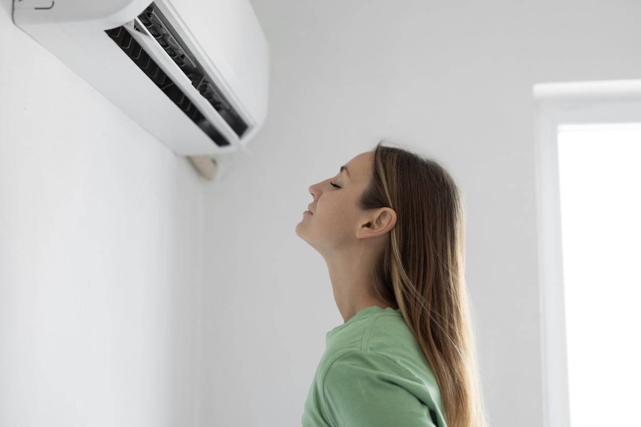 Der versteckte Ort in der Klimaanlage, an dem sich schwarzer Schimmel bildet – so reinigst du ihn sicher