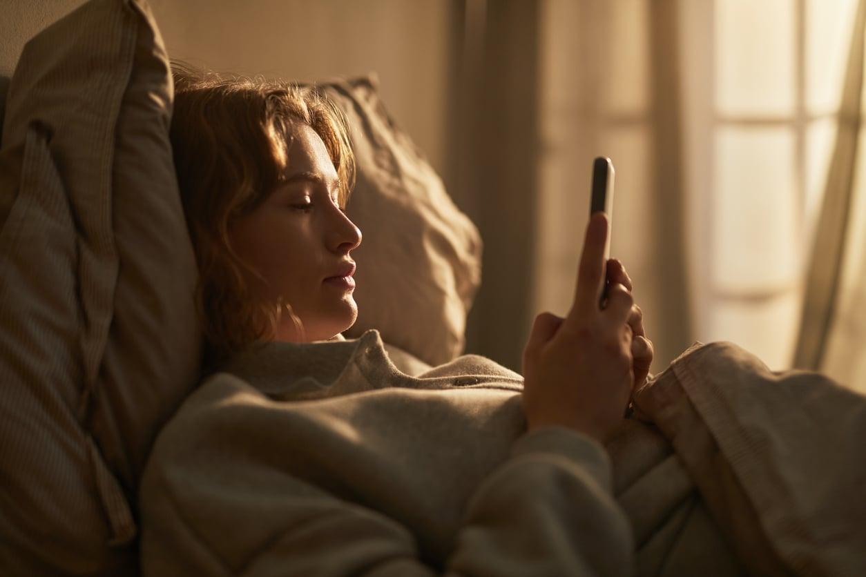 Guardi troppi video romantici sui social? Ecco come stanno rovinando la tua storia d'amore — Lifestyle