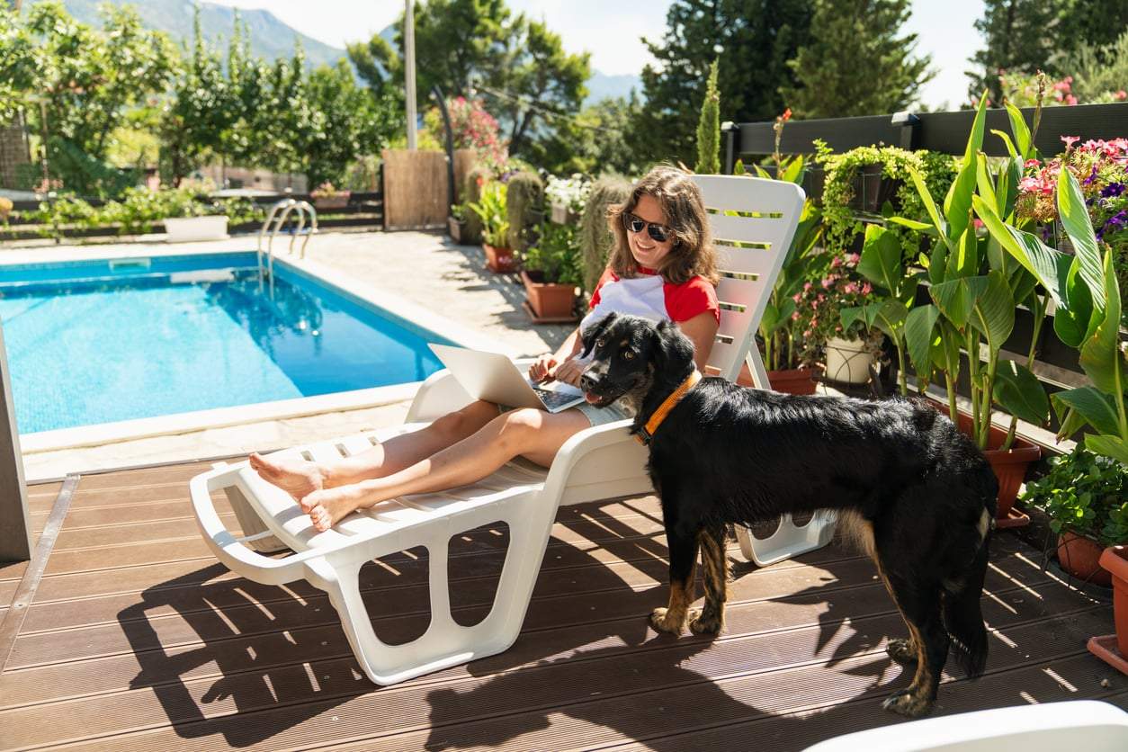 9 cose da togliere subito dal terrazzo a metà estate (se non l'hai ancora fatto) — Giardino e terrazza
