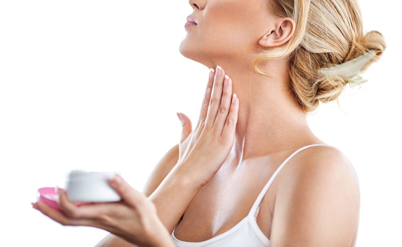Arrugas en el cuello: 3 gestos diarios que las retrasan de verdad — Estilo