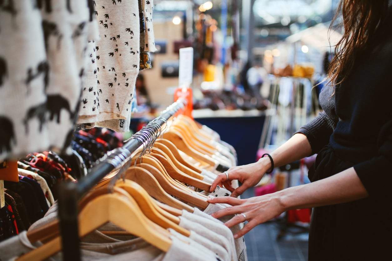 Mode d'été durable : comment dénicher les vraies pépites en boutique vintage et seconde main — Mode