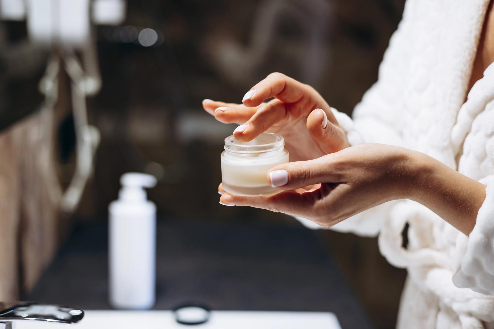 4 ingredienti skincare per cui non vale la pena spendere un patrimonio — Viso
