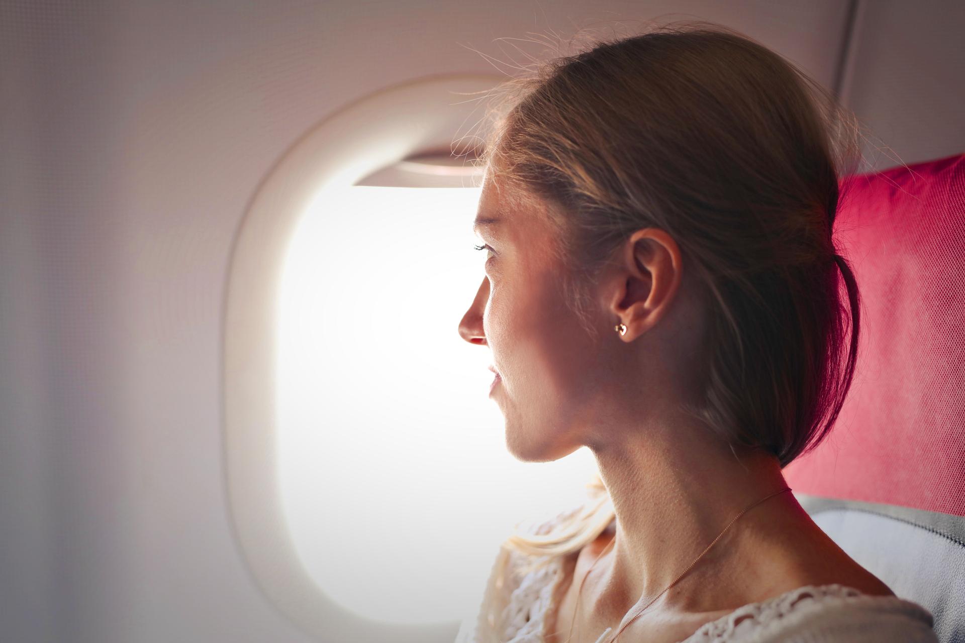 Schwere Beine im Flugzeug? Mit diesen 4 Tricks beugst du der Schwellung vor — Gesundheit