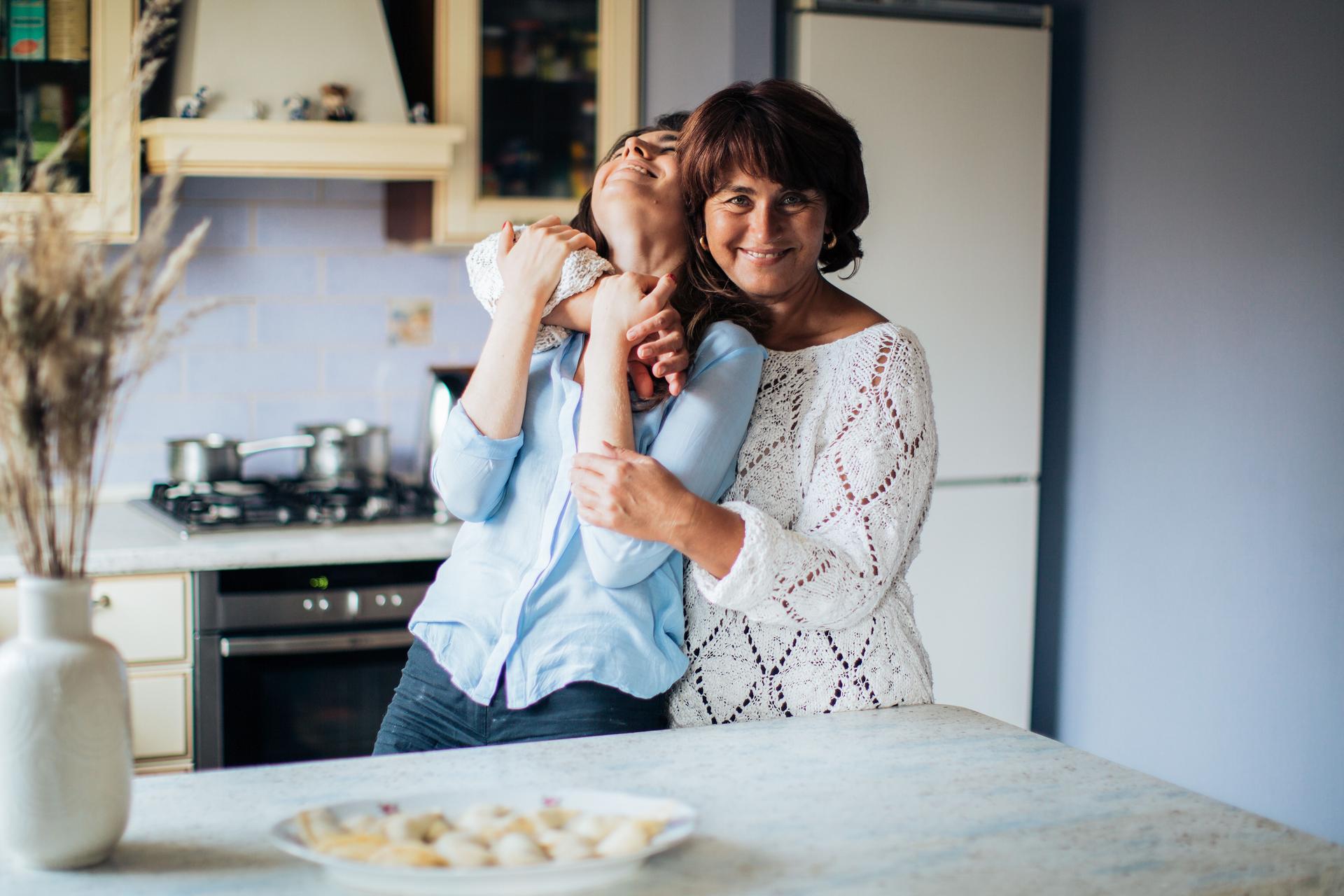 „Du hast mich nie umarmt" – Der Satz, den ich mit 40 endlich ausgesprochen habe — Familie