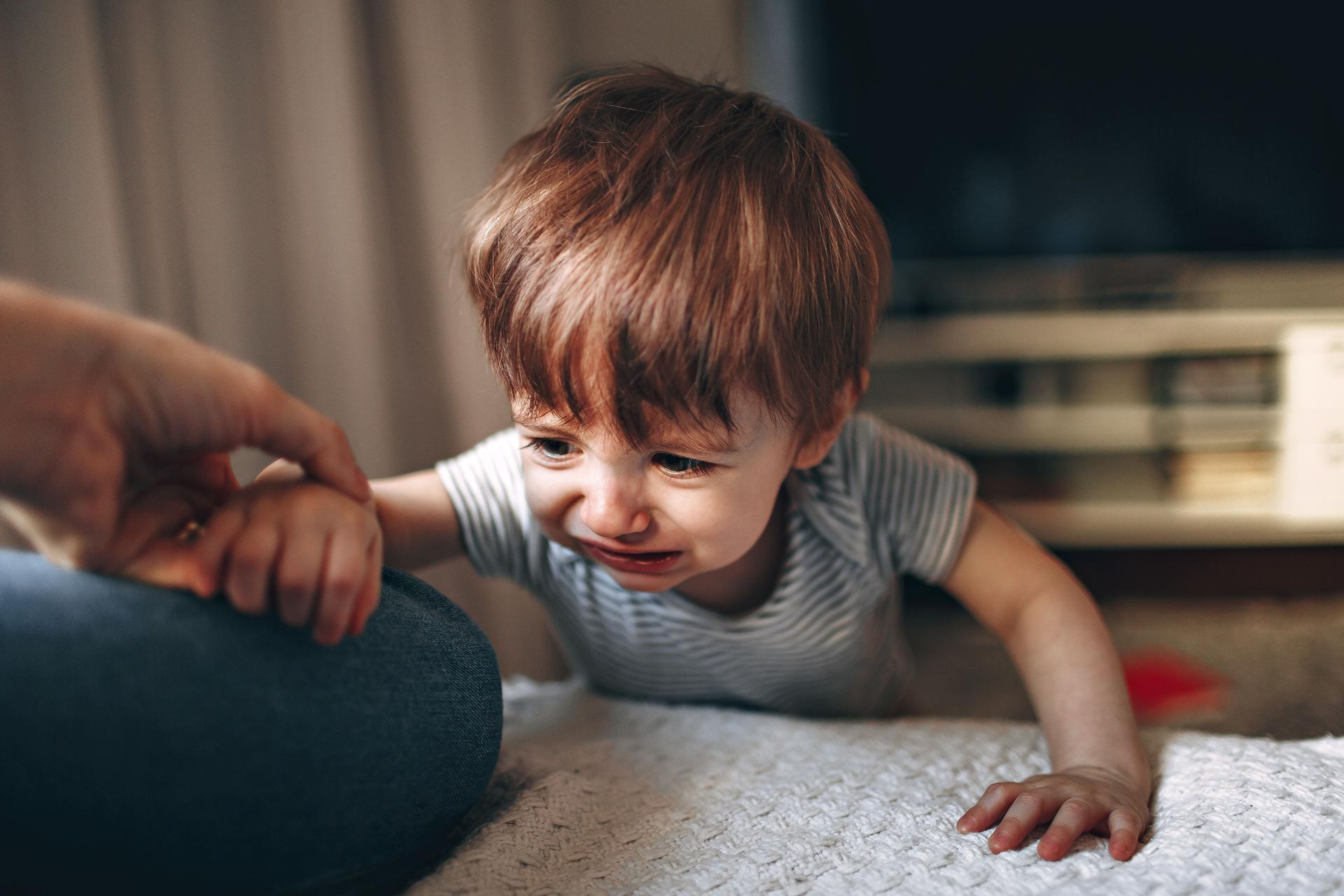 Du meinst es gut – aber dieser eine Satz hinterlässt tiefe Spuren in deinem Kind — Familie