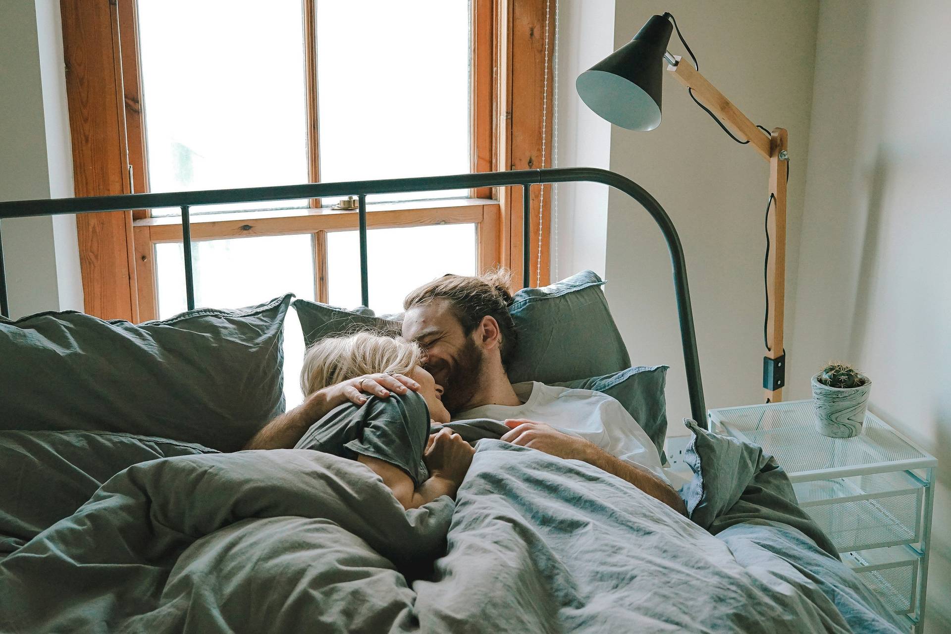 Dirty talk: le parole che accendono il desiderio (e quelle che spengono tutto)