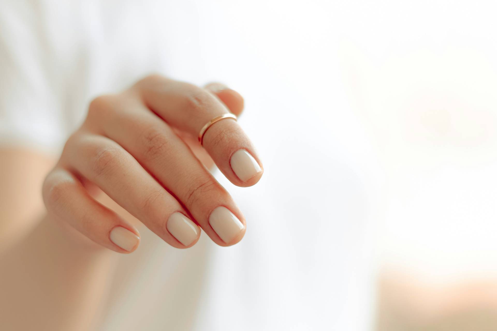 La manicura favorita del otoño: uñas minimalistas que enamoran