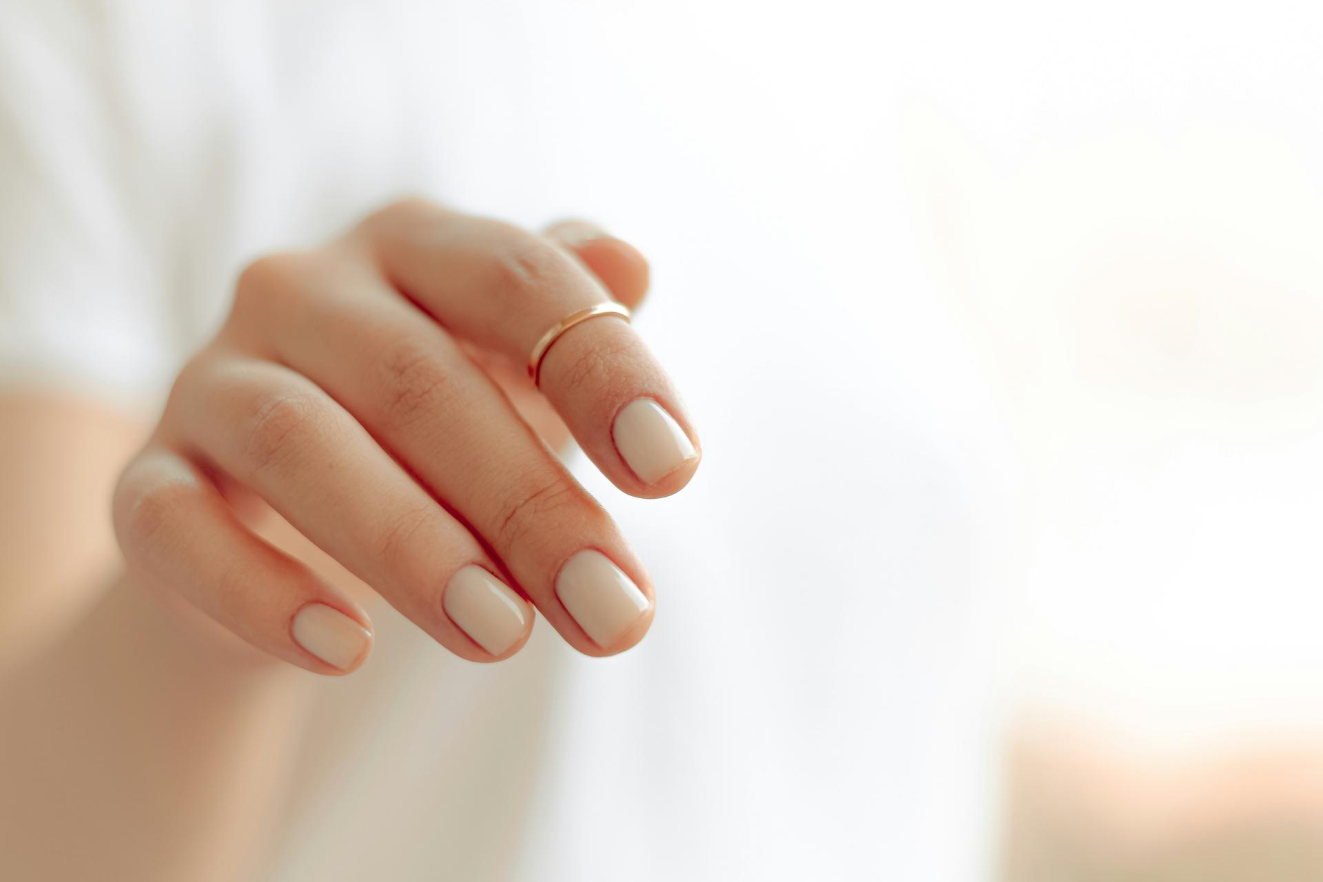 La manicura favorita del otoño: uñas minimalistas que enamoran — Estilo