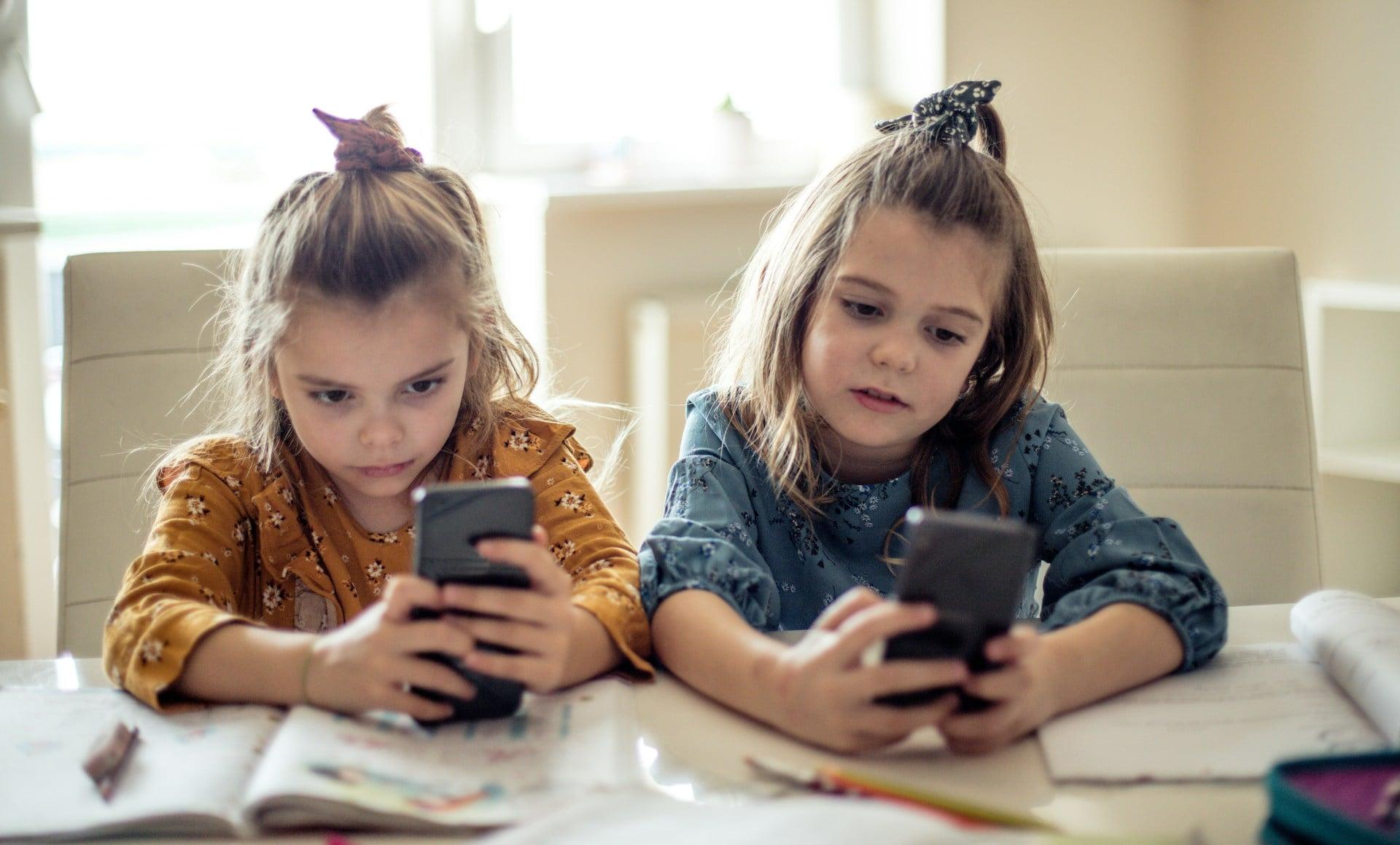 Wenn Ihr Kind nicht das neueste Handy hat: So erklären Sie es ihm richtig — Familie