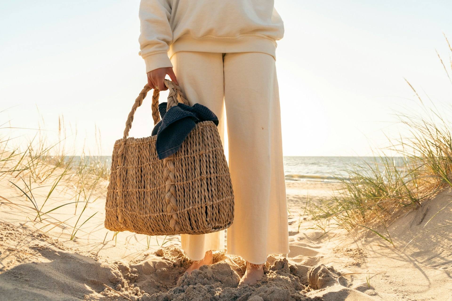 Le sac de plage devient l'accessoire ville de l'été : nos 10 modèles préférés