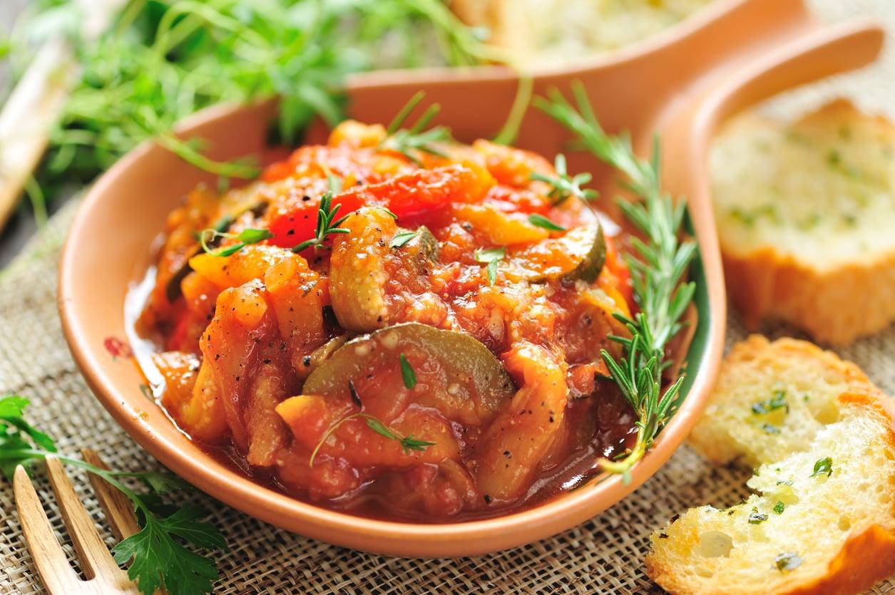 Se aggiungi questo ingrediente alla peperonata, non sarà mai più aspra — Lifestyle