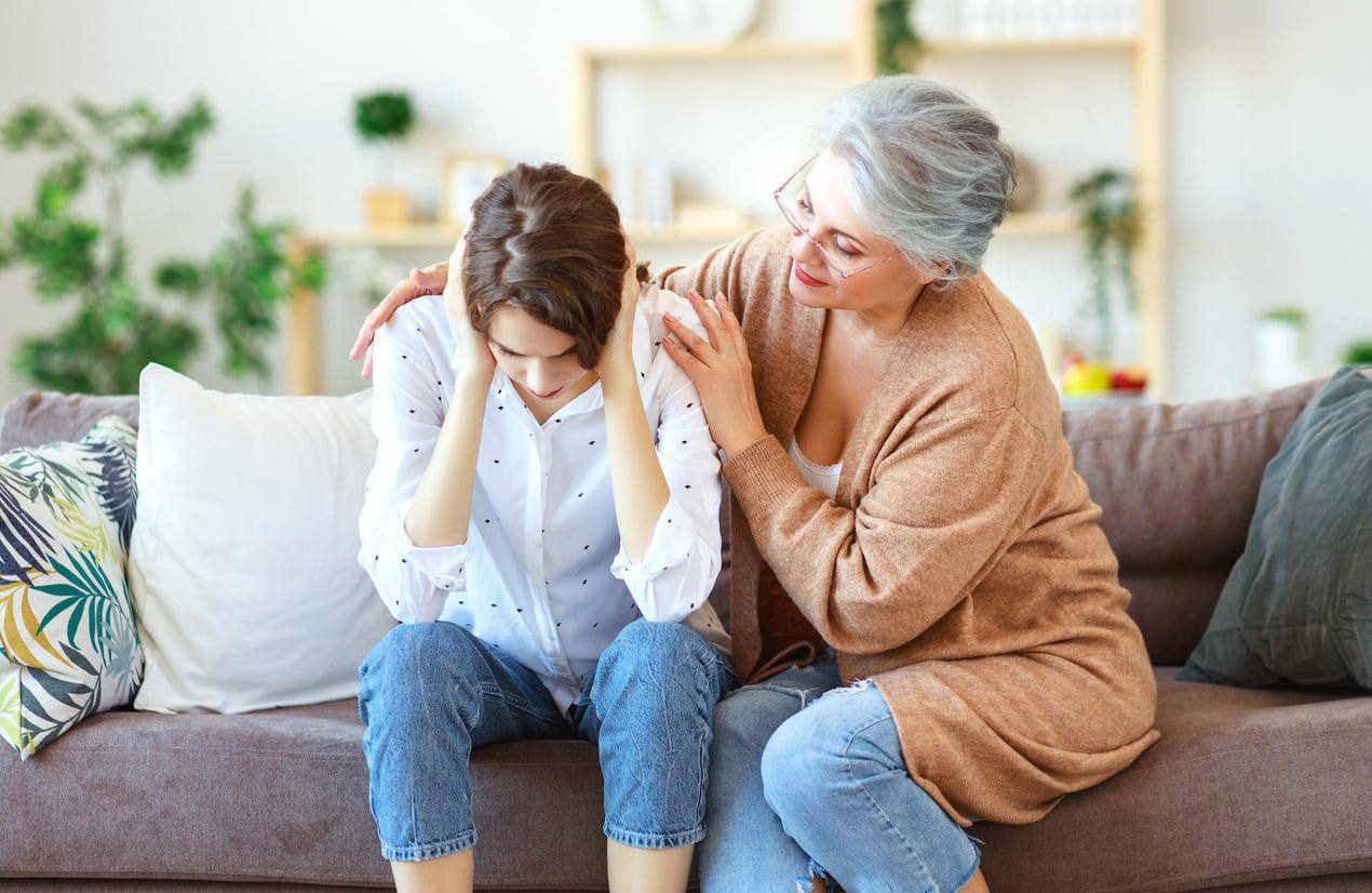 4 quiet signs your mom is still trying to control your life — Family