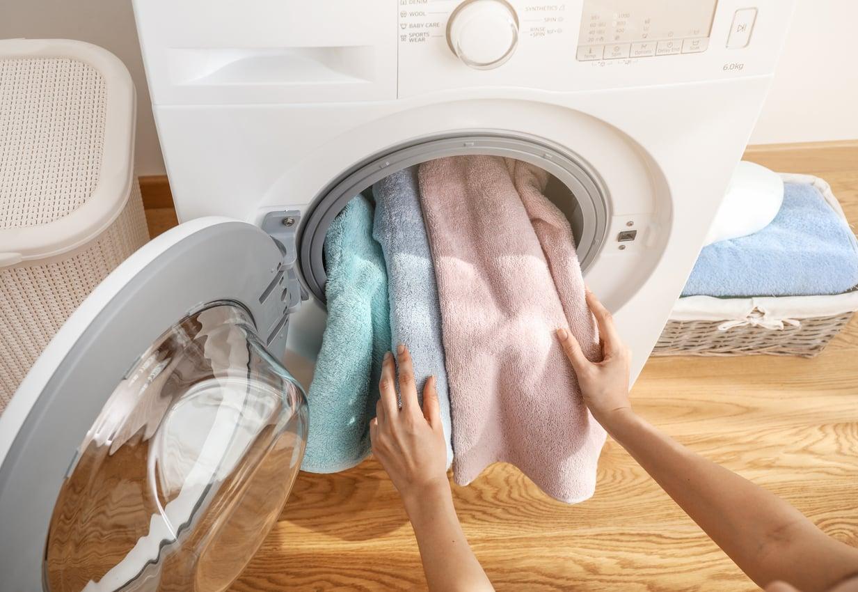 Por qué no deberías lavar las toallas a 40 grados en verano — Hogar y limpieza