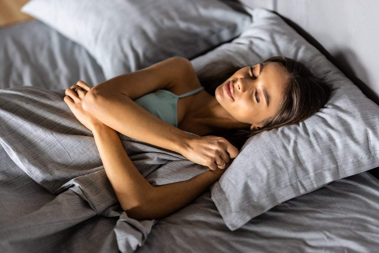 ¿Dormir mal frena de verdad la quema de grasa? Esto dice una entrenadora personal — Salud