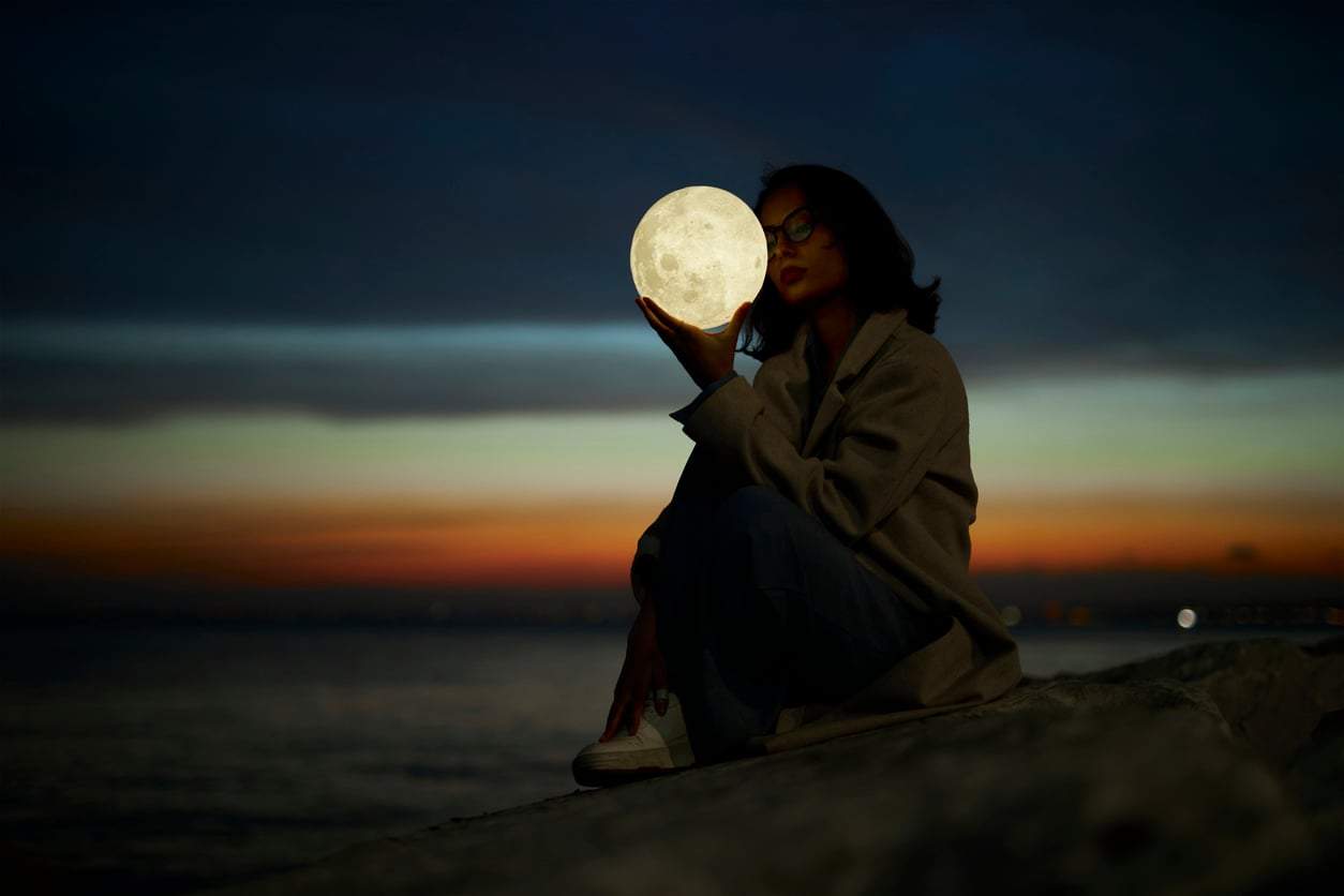 Il tuo segno lunare svela chi sei davvero quando nessuno ti guarda — Lifestyle