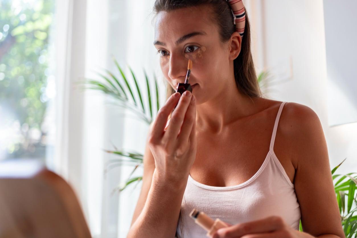 5 trucos de maquillaje que realmente aguantan el calor (y evitan el efecto panda) — Rostro