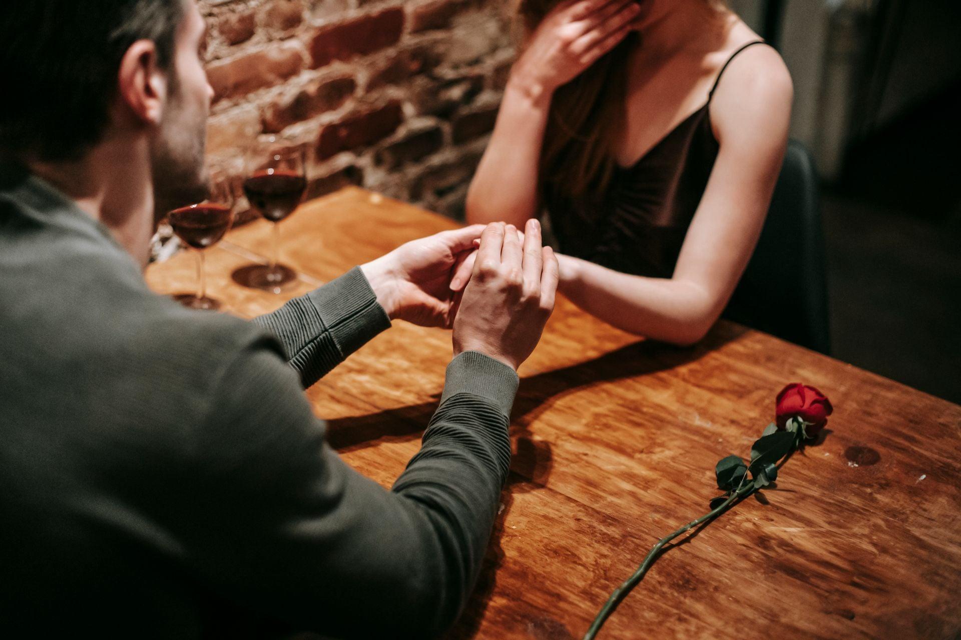 Diese 3 Fragen solltest du beim dritten Date stellen – sie sparen dir Monate — Beziehung