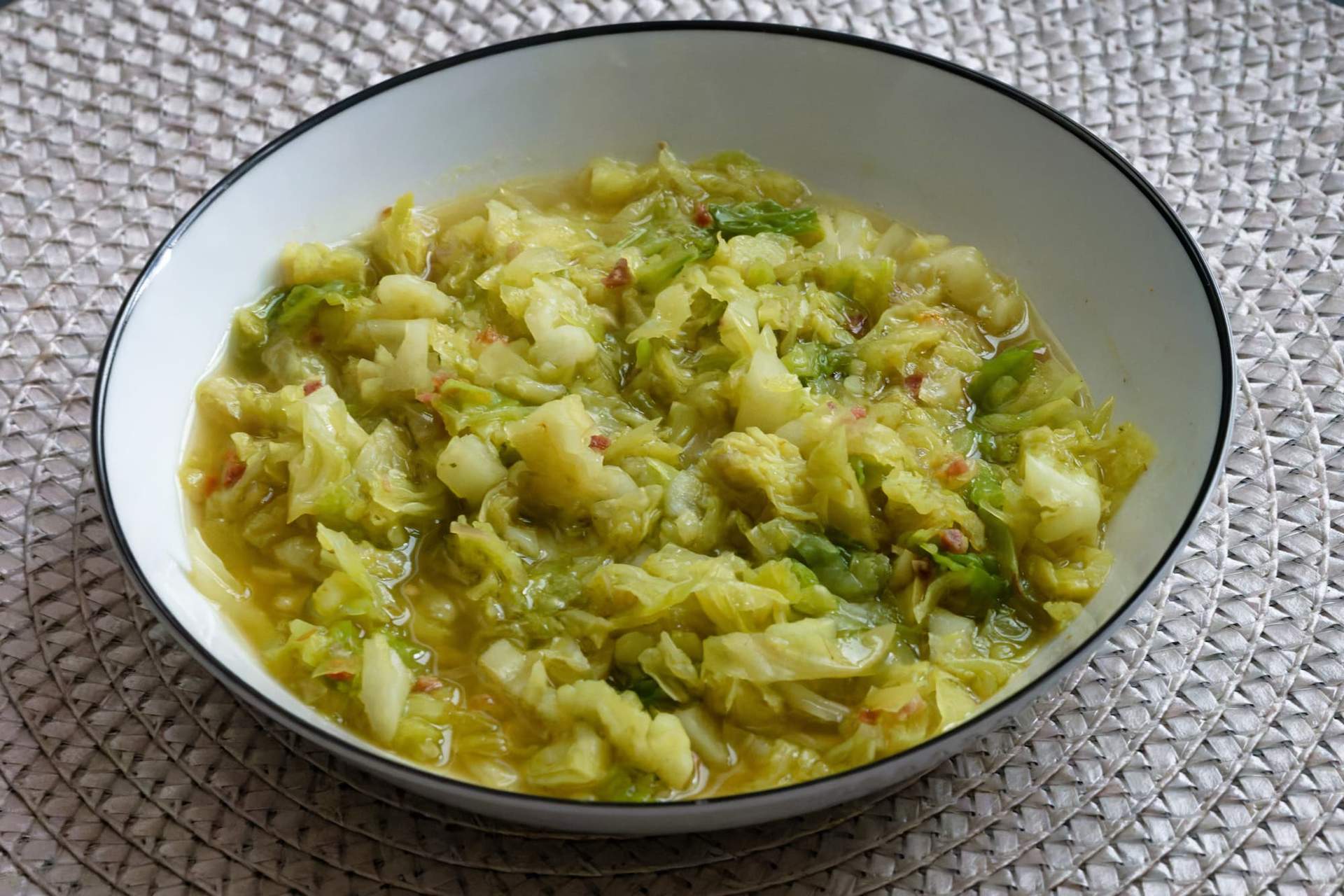 La recette de chou frisé mijoté comme autrefois : veloutée, douce et irrésistible — Mode de vie
