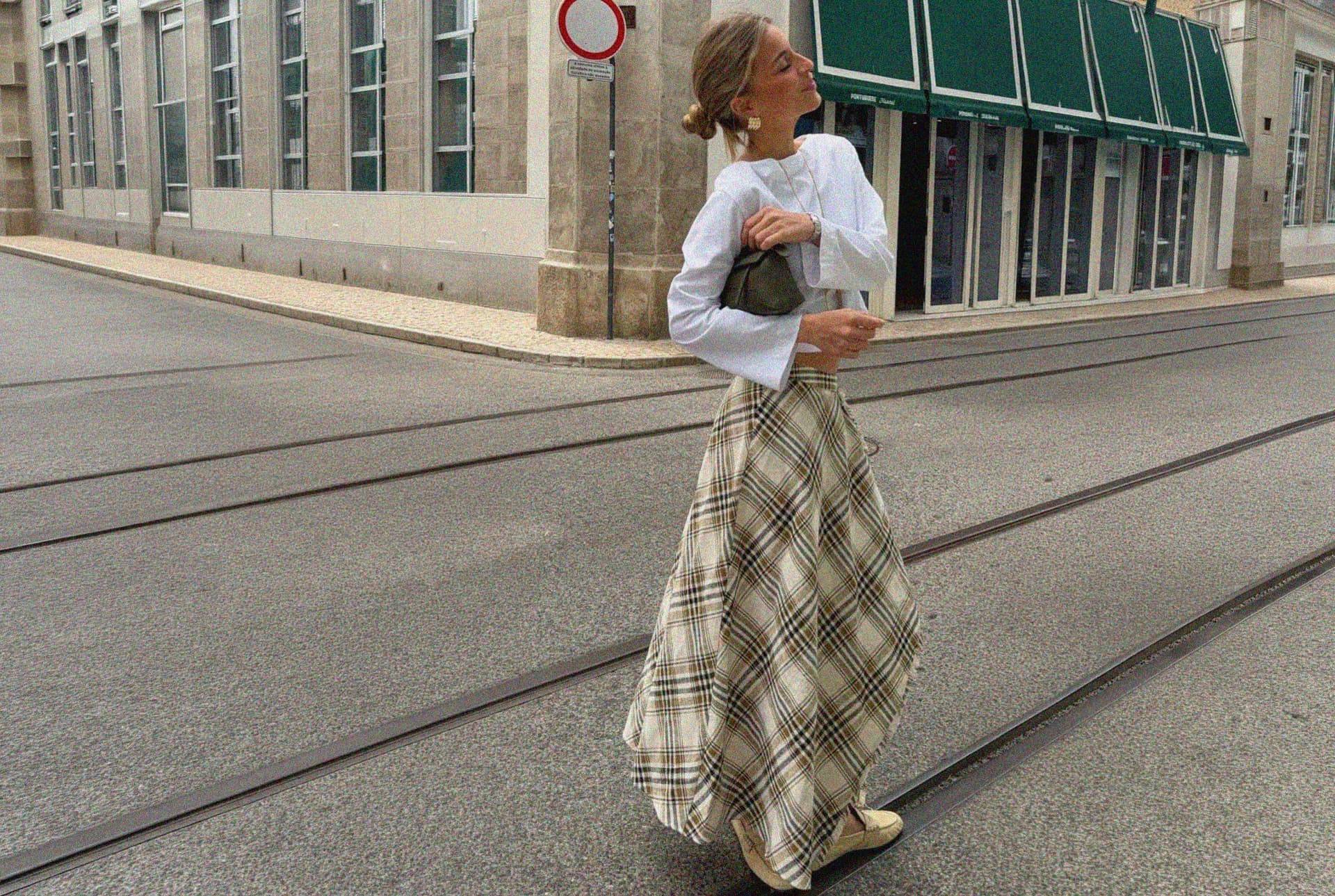 La jupe grand-mère et la ballerine à talon : le duo qui fait tout cet automne