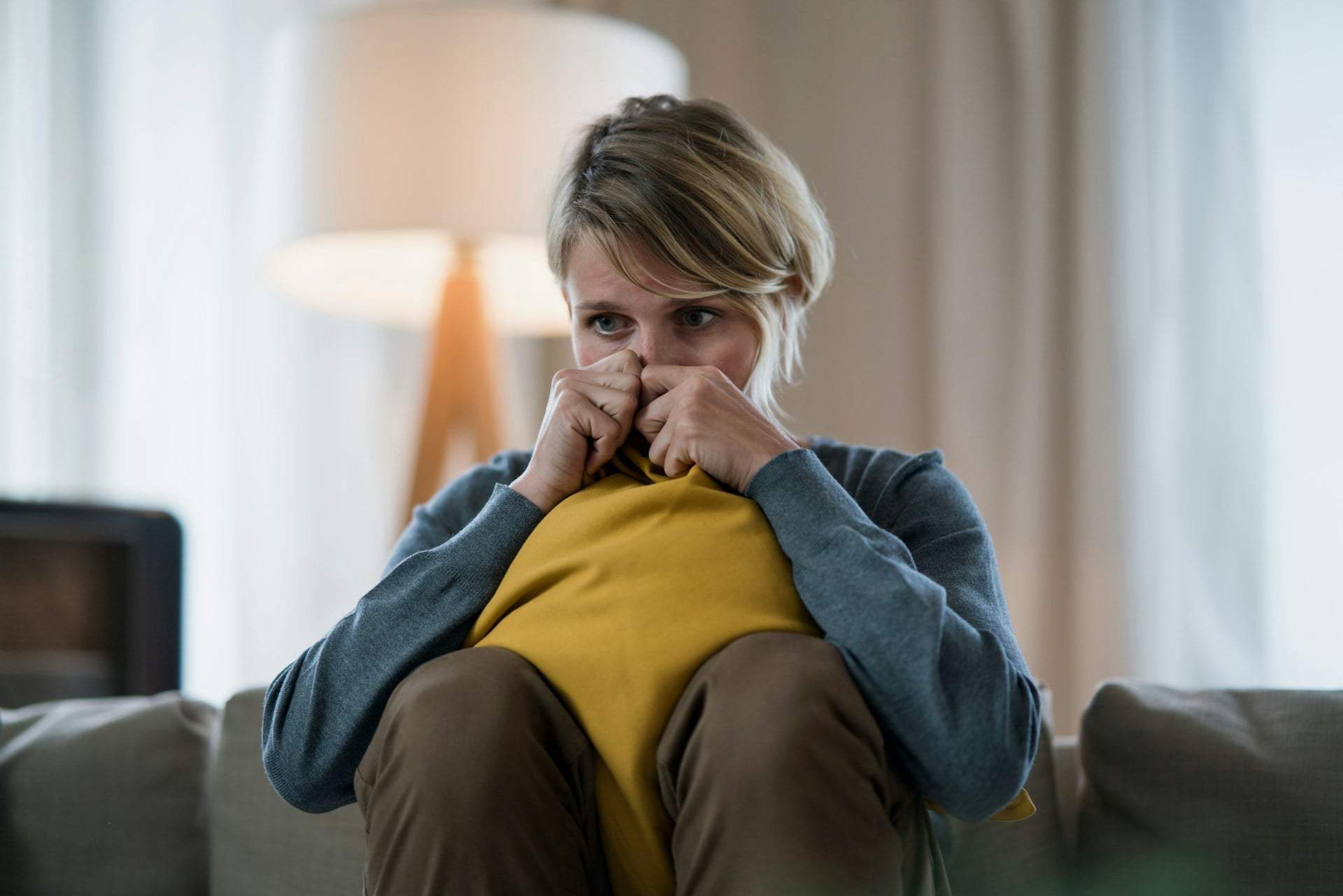 ¿Siempre estás preocupado y le das vueltas a todo? Puede que seas una persona muy neurótica — Estilo de vida