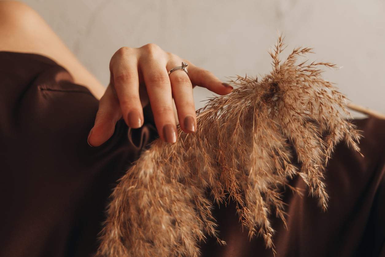 Der Herbst-Nagellack, der alles schlägt: Diese Farbe ist gerade viel cooler als Rot — Stil