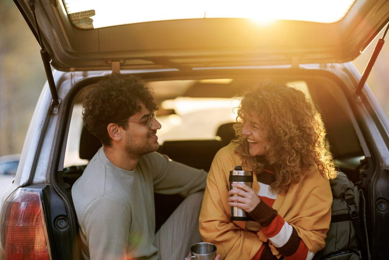 Équilibre parfait ou flirt inattendu ? Ce qu'octobre réserve à votre vie amoureuse selon votre signe — Mode de vie