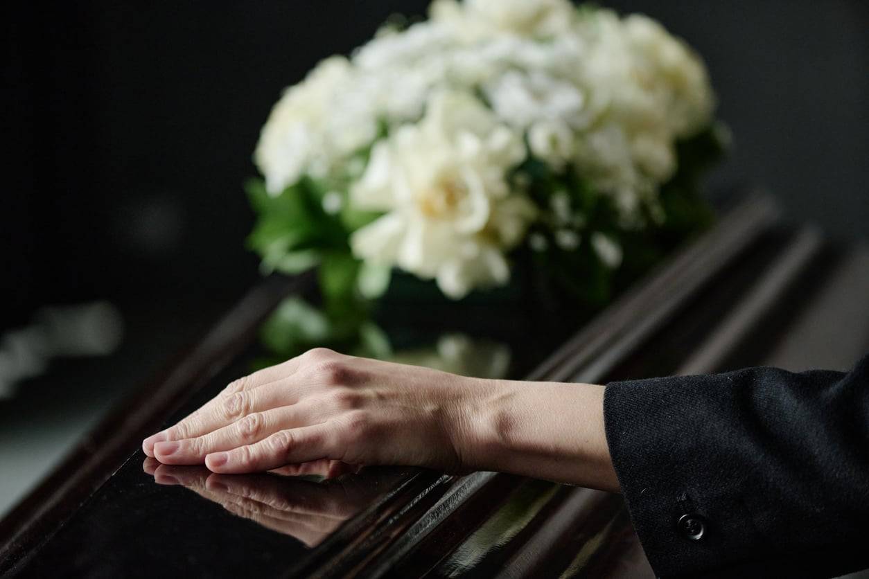 „Am Grab meines Großvaters stand eine Frau, die ich nie zuvor gesehen hatte" – die Beerdigung, die alles veränderte