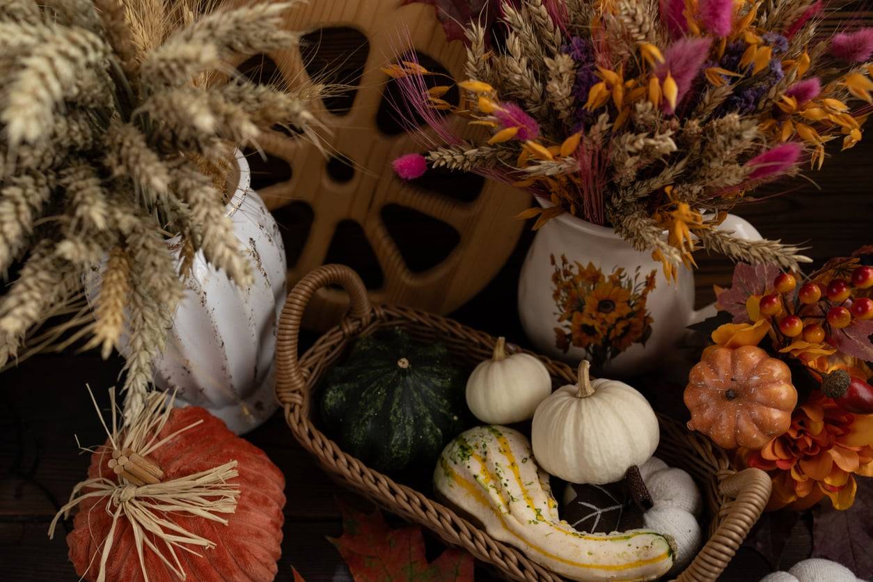 Dimentica l'arancione zucca! 7 sfumature raffinate per portare la tua casa dall'estate all'autunno