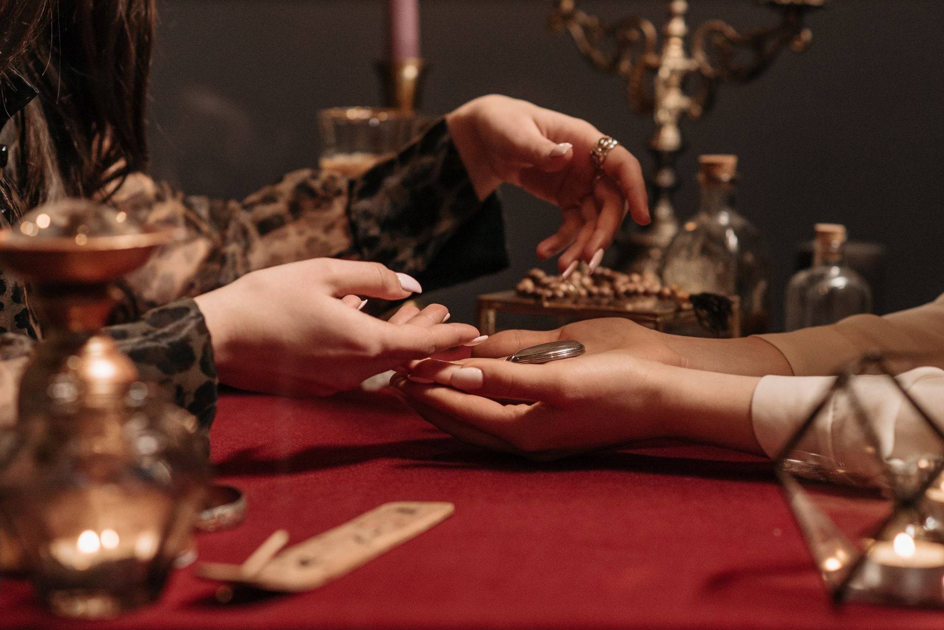 If You See a Star Shape on Your Right Palm, This Is What Your Fate Line Is Telling You