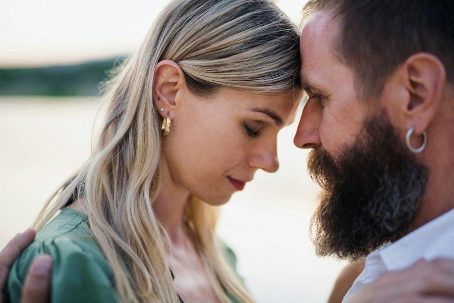 „Wir sind etwas Besonderes" – und trotzdem unglücklich: Vier Paare, die sich selbst belogen — Beziehung