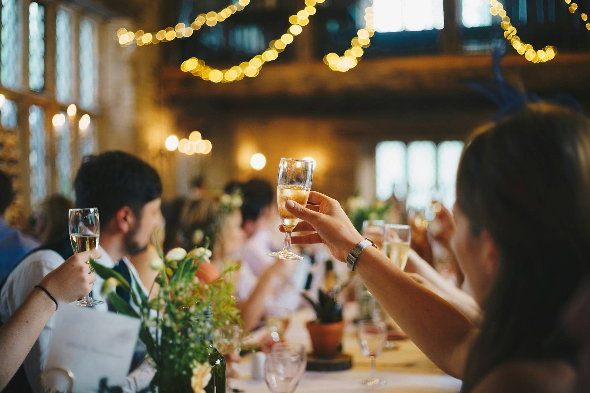 „Auf der Hochzeit meiner Schwester erfuhr ich, dass mein Vater nicht mein Vater ist" – ein Trinkspruch, der mein Leben veränderte