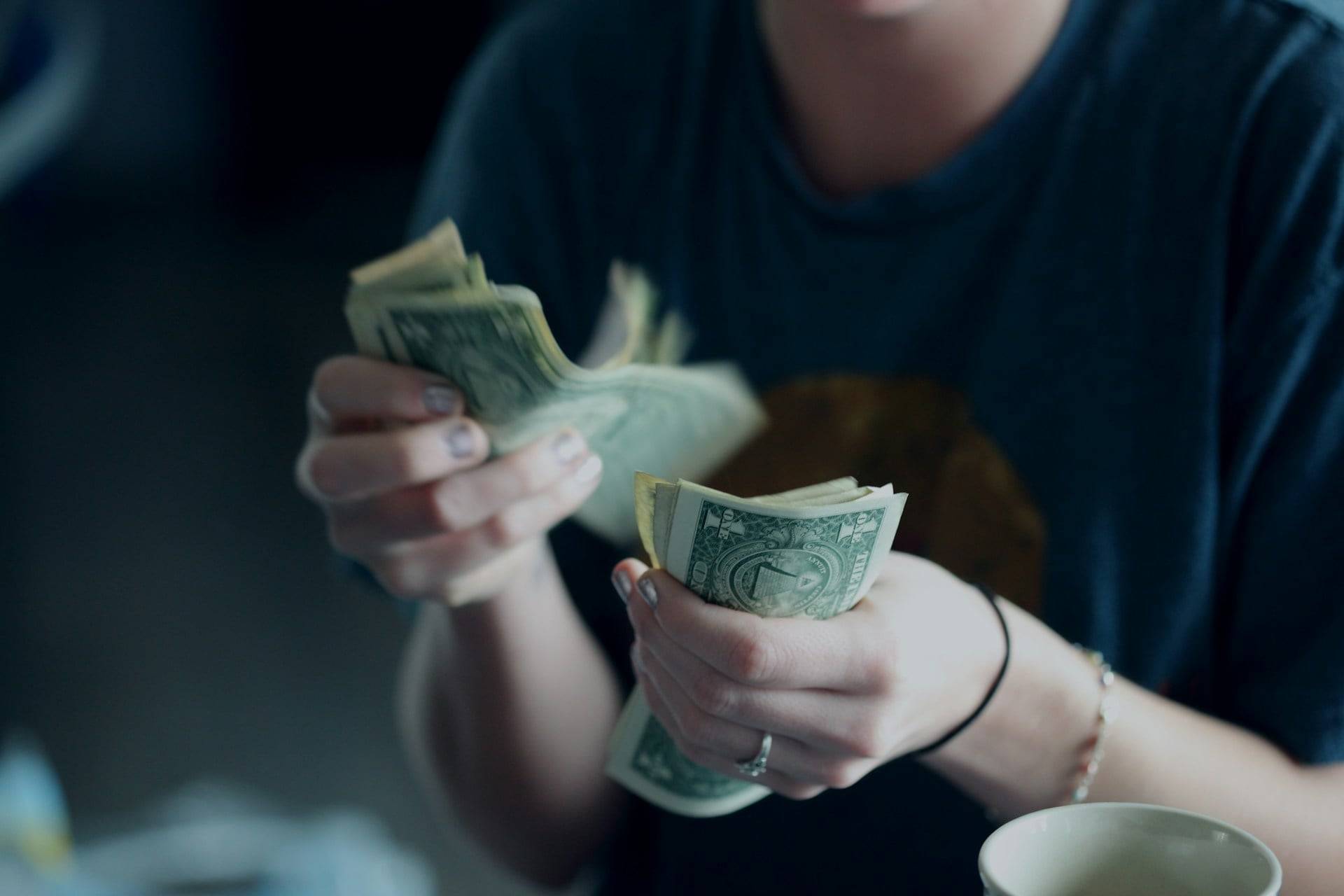 4 signos del zodiaco que jamás hablan de su dinero con nadie