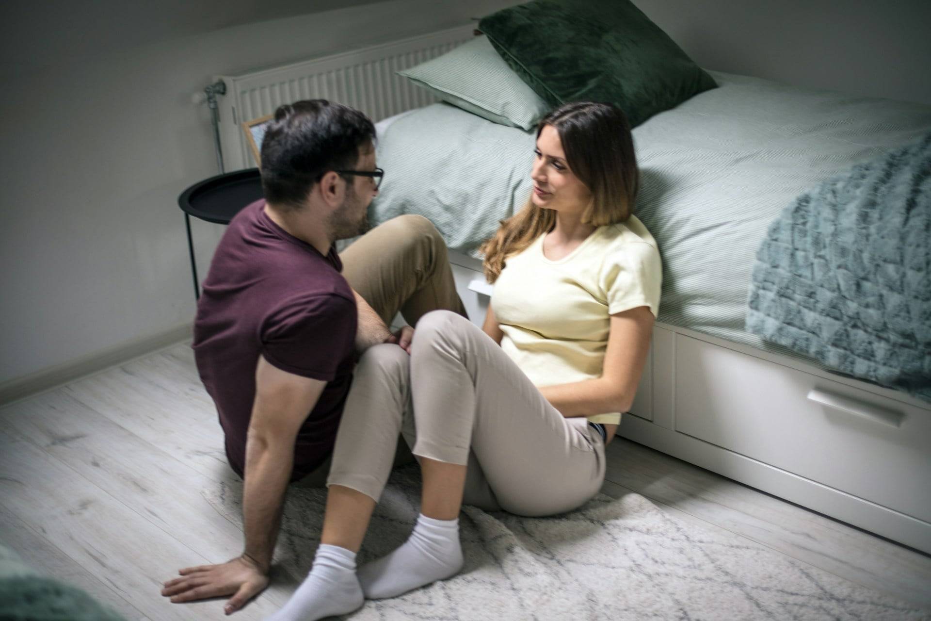 „Ich habe sie die Wasserkisten alleine schleppen lassen" – Wann hast du gemerkt, dass du deinen Partner nicht mehr liebst?